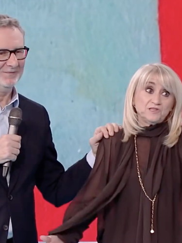 Vendita ai greci e psicodramma a sinistra, la surreale lettera di Littizzetto a Elkann: "Non saremo mai vostri"