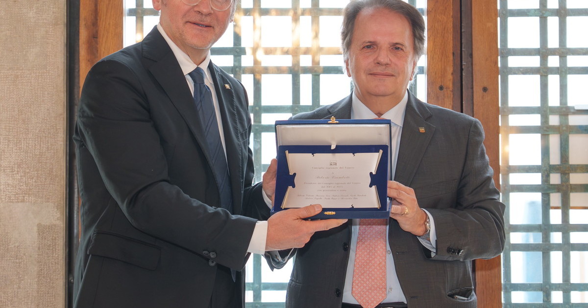 Comunicato Stampa: Il saluto del Presidente Ciambetti ai dipendenti del Consiglio regionale Comunicato Stampa: Il saluto del Presidente Ciambetti ai dipendenti del Consiglio regionale