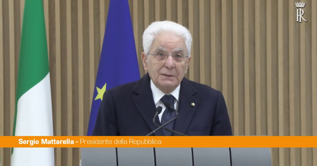 Mattarella "In Ucraina aberrante aggressione russa per ridefinire i confini"