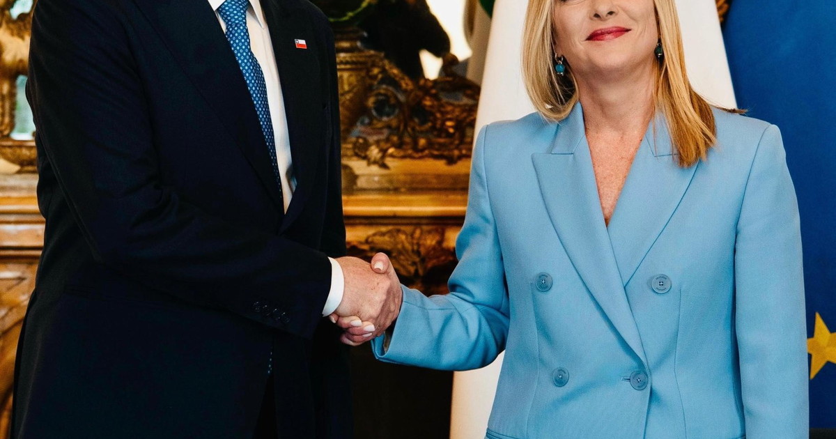 Cile, vincono i conservatori di Kast. Meloni: "Più forti insieme"