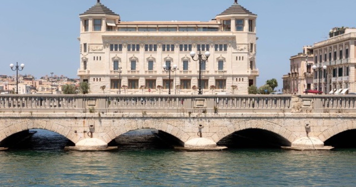 siracusa passa la fiamma olimpica e l ortea palace la celebra con una mostra di cimeli di cortina 1956 da Iltempo.it siracusa passa la fiamma olimpica e l ortea palace la celebra con una mostra di cimeli di cortina 1956