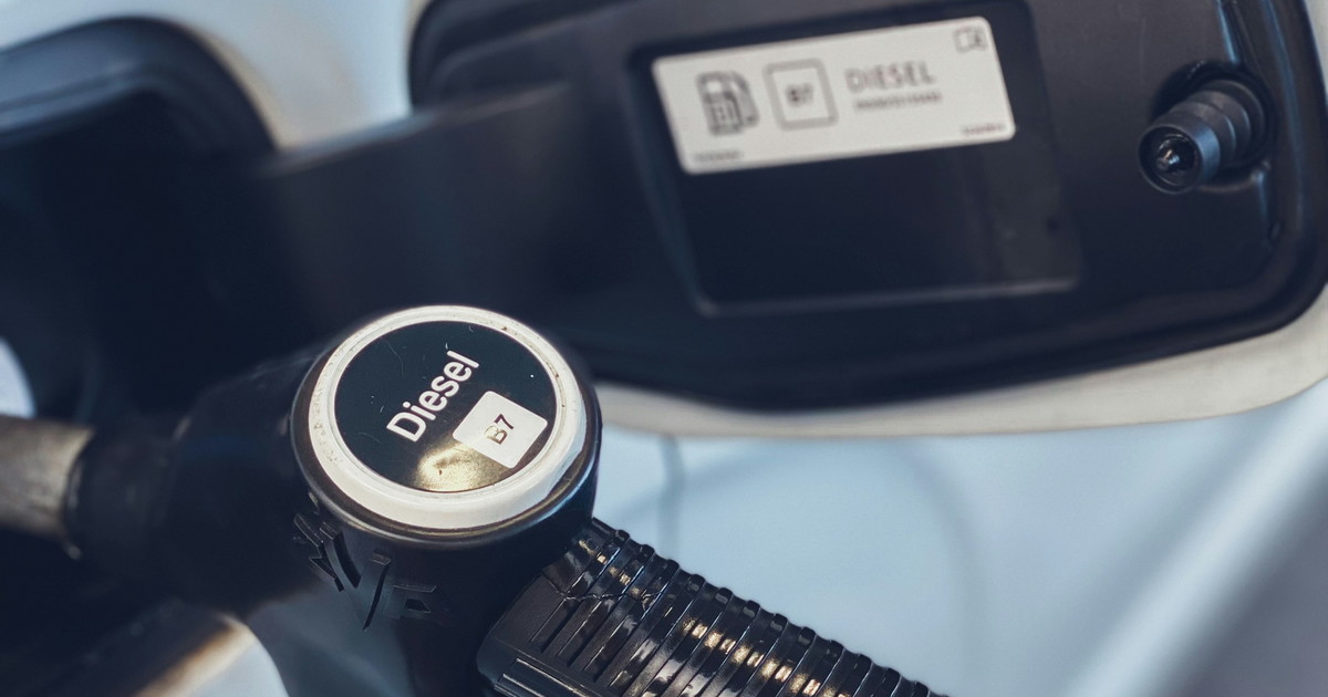 Retromarcia Ue, salta il divieto alla vendita di auto benzina e diesel dal 2035 Retromarcia Ue, salta il divieto alla vendita di auto benzina e diesel dal 2035