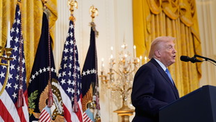 Hanukkah alla Casa Bianca, Trump senza freni: “Il Congresso Usa è antisemita”