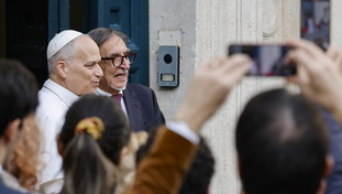 Fuori programma in Senato, arriva Papa Leone: mostra e incontro con La Russa