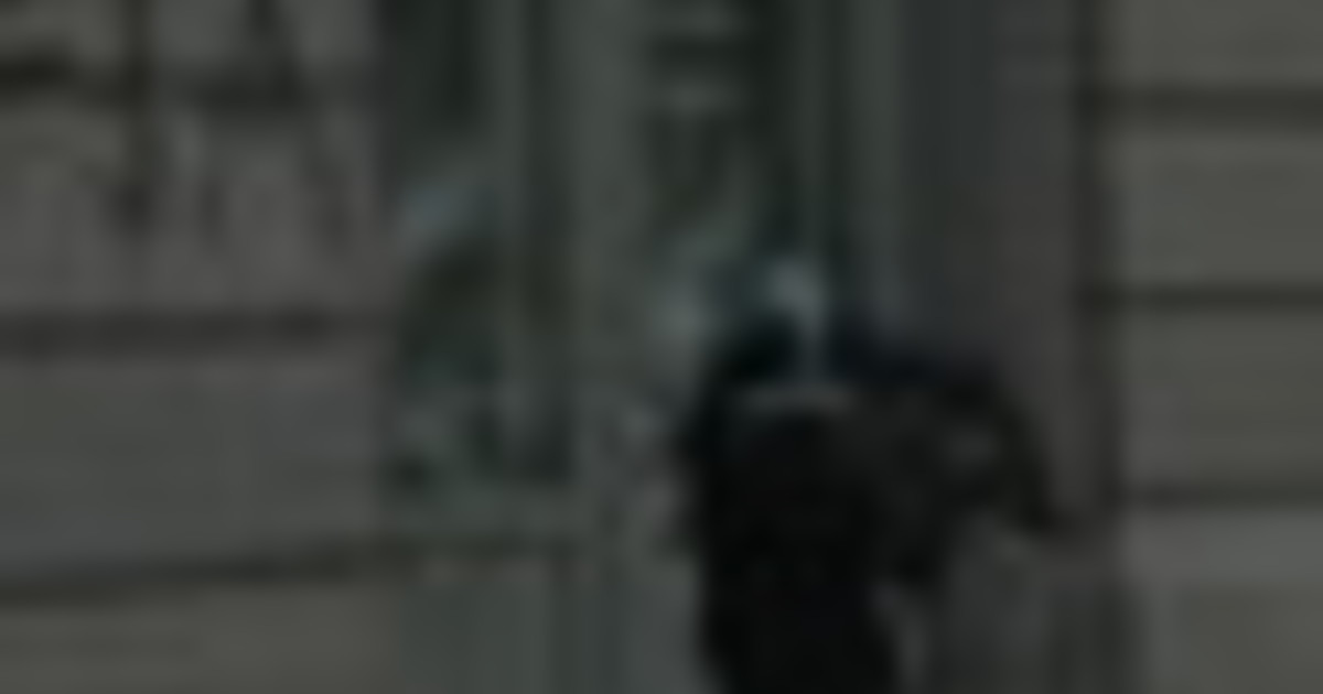 Ue, scontri polizia e agricoltori, vetrine rotte e fuochi d'artificio