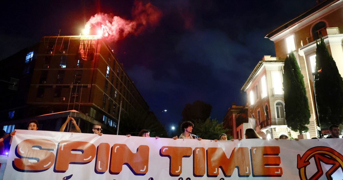 Roma capitale degli okkupanti. Nel mirino del Viminale 27 immobili ostaggio di centri sociali e movimenti