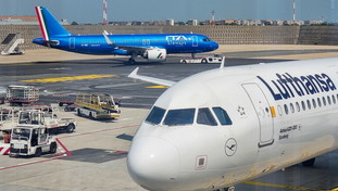 Il pesce per il cenone di Natale?  Lo rubavano dal catering degli aerei