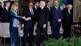 Manovra, Mattarella difende l'esecutivo Meloni: Dal governo prudente controllo