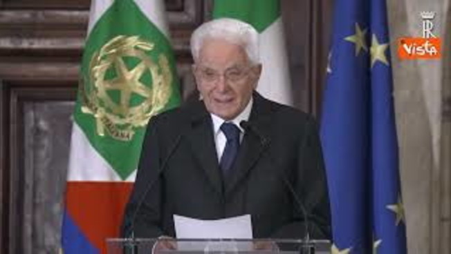 Mattarella: Grazie ai giornalisti, lavorano per pluralismo