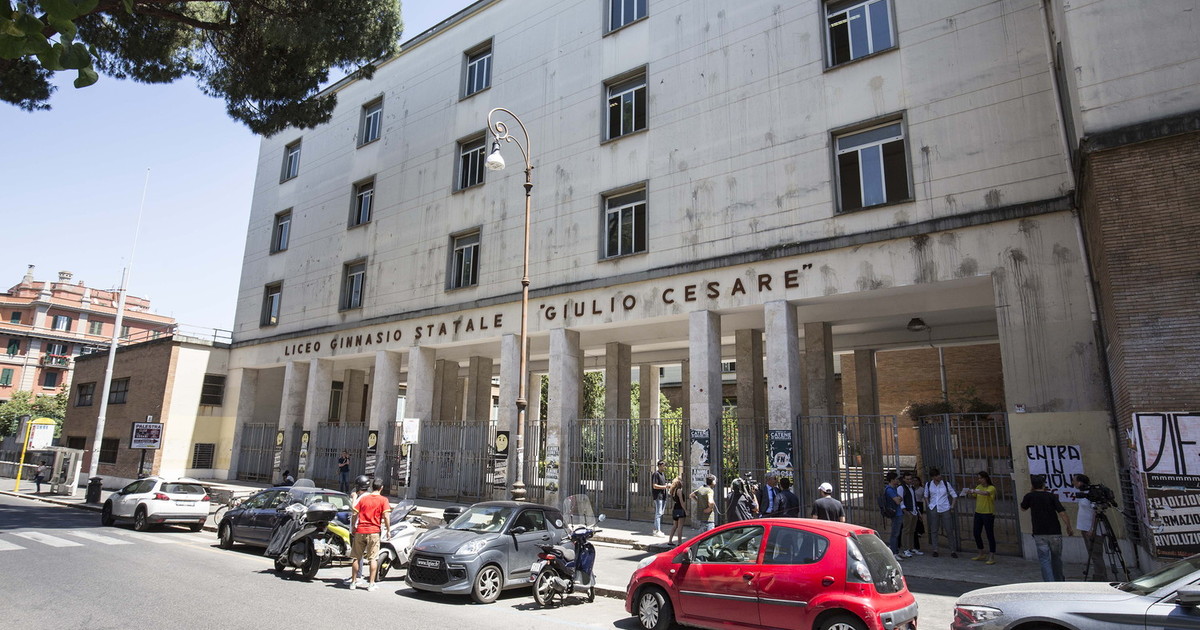 giulio cesare spunta la seconda stupri e i docenti cinque in condotta e gite annullate per gli autori da Iltempo.it giulio cesare spunta la seconda stupri e i docenti cinque in condotta e gite annullate per gli autori