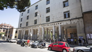 Giulio Cesare, spunta la seconda stupri e i docenti: Cinque in condotta e gite annullate per gli autori