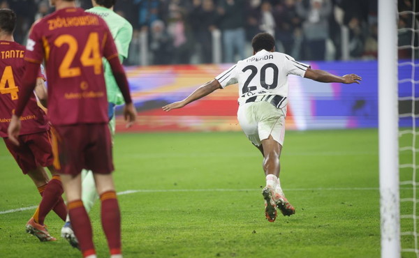 La Juventus vince ancora, battuta la Roma 2-1