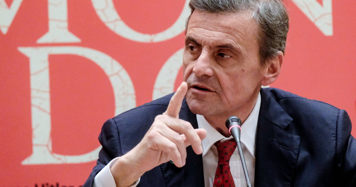 Ucraina, Calenda asfalta Conte: La tua linea è tradirla? Vergognati