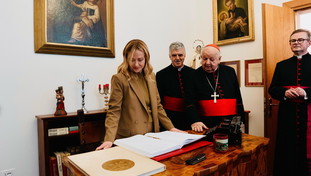 Meloni alla casa museo dedicata a Wojtyla: A lui ho affidato mio cammino