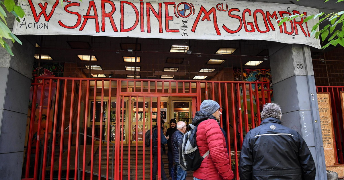 Soccorso rosso: la sinistra scende in campo per evitare lo sgombero degli abusivi dello Spin Time