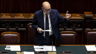 Scuola, aumenti e arretrati in arrivo per docenti e Ata. Valditara: “Promessa mantenuta