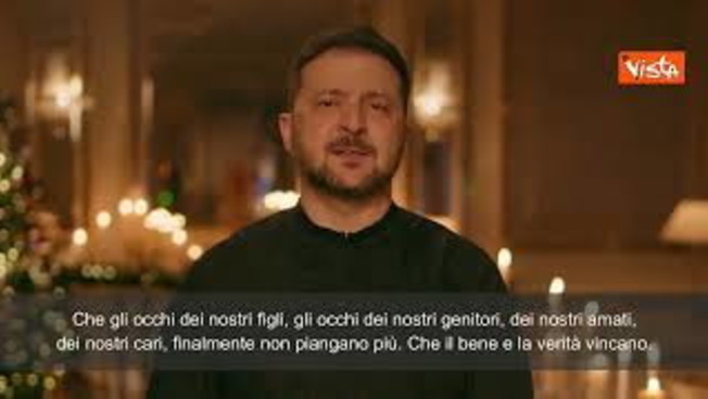 Zelensky: "Tutti vorremmo che Putin muoia, ma a Dio chiediamo solo la pace"