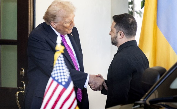 Vertice sull'Ucraina, Trump “Molto vicini alla pace”. Zelensky “Colloqui positivi”