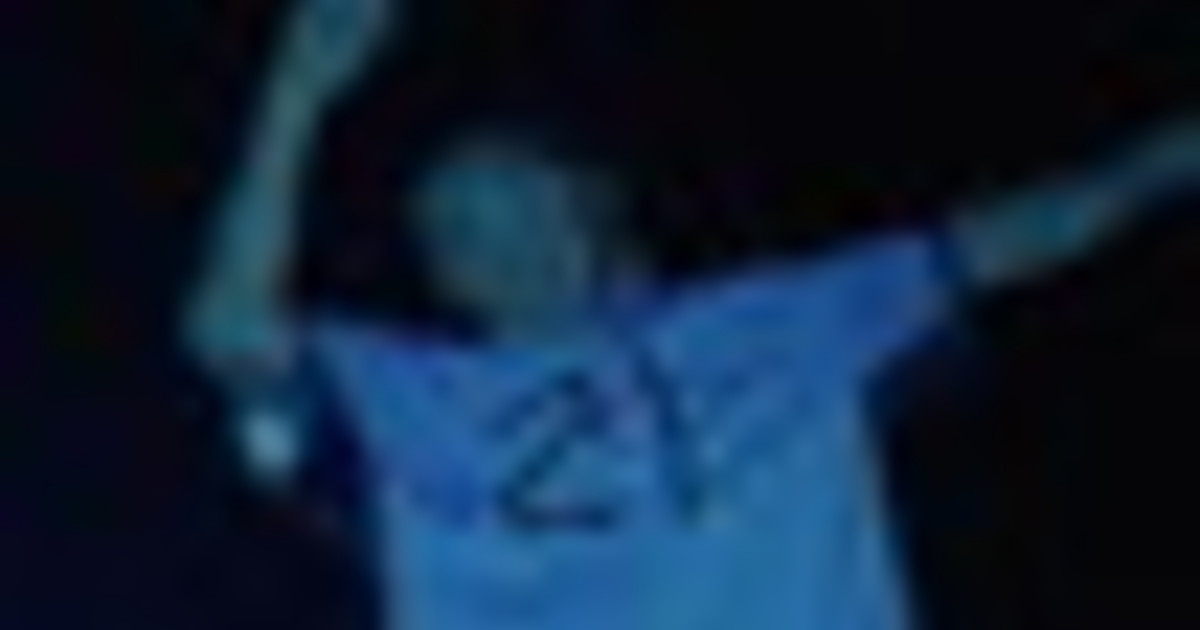 Svetovno glasbeno prizorišče ob koncu leta 2025 zaznamovali koncertni spektakli od Madagaskarja do Neaplja