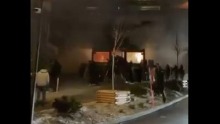 Esplosione distrugge un bar a Crans-Montana: morti e feriti nella notte di Capodanno