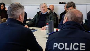 Tajani a Crans Montana: Ci sono 5 ragazzi non identificati tra i feriti. Speriamo siano italiani dispersi