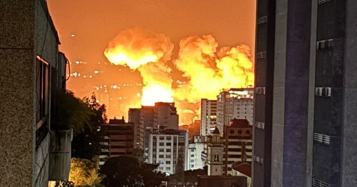 Gli Usa bombardano Caracas nella notte. Ore contate per il regime di Maduro | GUARDA