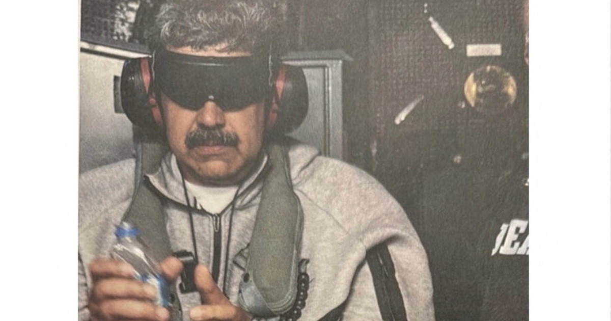 Trump posta Maduro in manette: è accusato di "narcoterrorismo" | FOTO