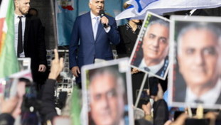 Iran, lo scià in esilio ai ribelli: Prepariamoci a difendere le città