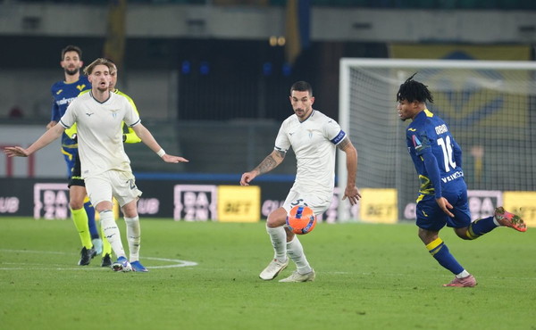 Verona-Lazio 0-1, al Bentegodi decide l'autorete di Nelsson