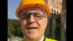 La satira su Gualtieri taglia-nastri non piace a TikTok: stop all'account di Baldelli