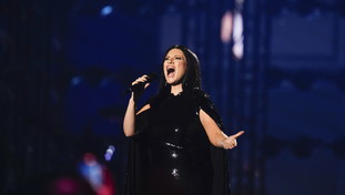 Laura Pausini co-conduttrice del Festival: l'annuncio al Tg1
