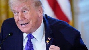 Trump isola il regime: “Dazi del 25% per chiunque ha rapporti commerciali con l'Iran”