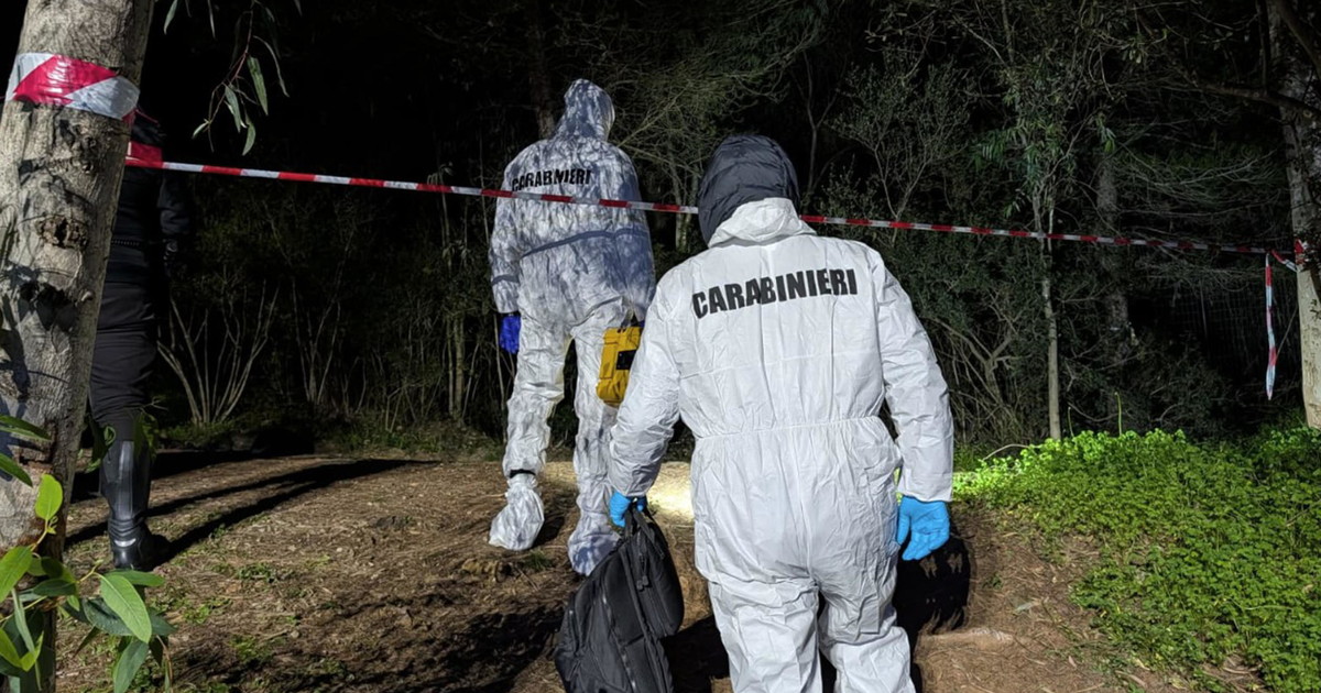 Carbonia, trovato un cadavere avvolto dal fuoco