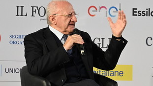 Il sindaco si dimette e l'eterno De Luca pronto a riprendersi Salerno