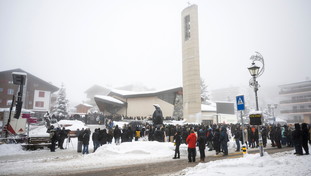 Testimonianza chiave sul rogo di Crans-Montana: “Non sapevamo cosa fare”. Parla la dipendente