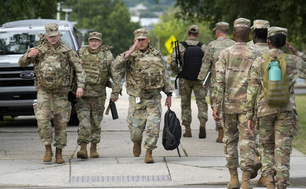 Il Pentagono allerta 1.500 soldati da schierare in Minnesota