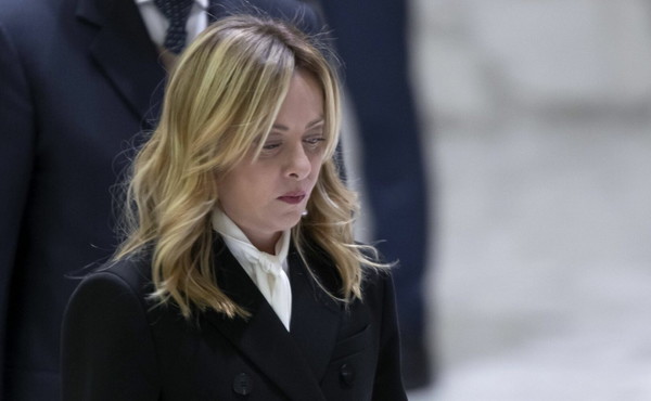 Premier Meloni visita il cimitero di Seul “Fianco a fianco per libertà e pace”