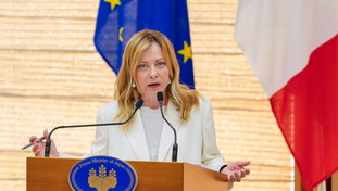 Meloni critica i dazi Usa: “Un errore”. Telefonate con Trump e Nato sulla Groenlandia