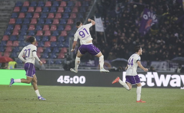 La Fiorentina sbanca Bologna, 2-1 nel ricordo di Commisso