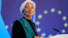 Davos, Lagarde abbandona la cena con Lutnick che viene contestato