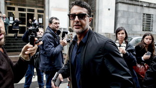 Mi dovete sparare!. Corona sfida Mediaset e Signorini: ormai è guerra, dirò tutta la verità