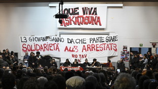 Nuovo regalo agli antagonisti sfrattati. Dopo l'assemblea con ospite Brahim Baya Askatasuna prepara la festa all'università di Torino per rilanciare l'evento del 31