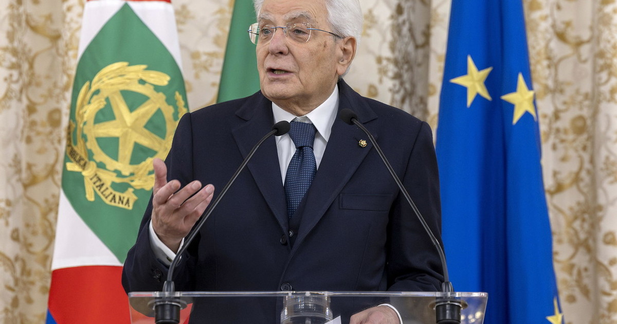 Mattarella: "Cancellando regole condivise si torna a barbarie, sostenere Ue per difendere interesse nazionale" Mattarella: "Cancellando regole condivise si torna a barbarie, sostenere Ue per difendere interesse nazionale"