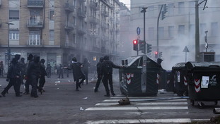 Prove tecniche di guerriglia. Ecco il kit “antagonista” di Askatasuna per il corteo di Torino