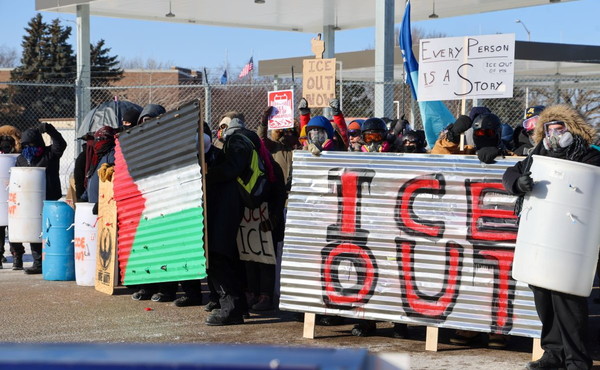 Minneapolis, uomo ucciso da agenti federali, governatore Walz “Trump ritiri ICE”