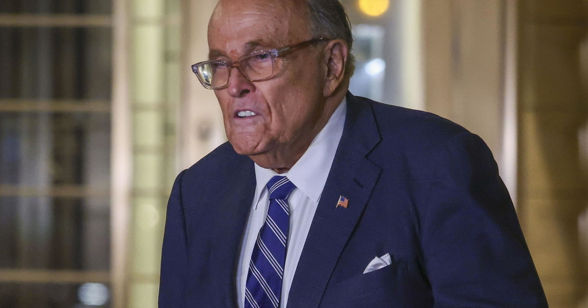 Dietro i disordini, gruppi addestrati. Caos Minnesota, Giuliani smaschera le bugie dem