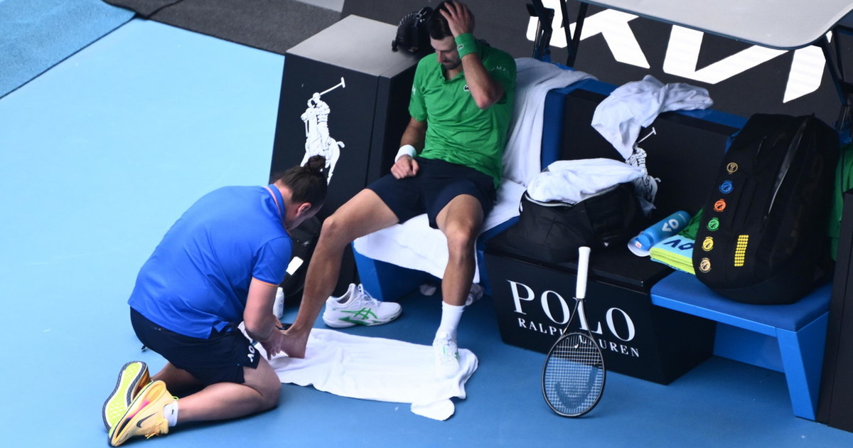 Musetti, che sfortuna: si ritira avanti di due set con Djokovic. Come sta