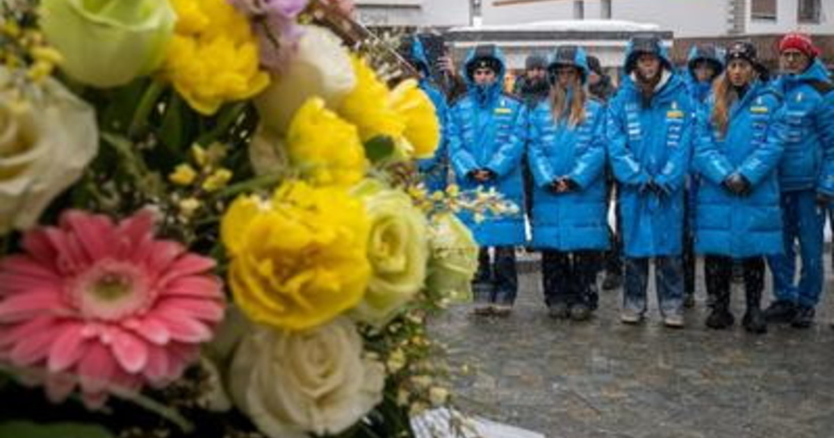 Crans Montana, Sofia Goggia e le Azzurre rendono omaggio alle vittime della strage di Capodanno Crans Montana, Sofia Goggia e le Azzurre rendono omaggio alle vittime della strage di Capodanno