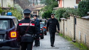 Anguillara, affidato ai nonni materni e al sindaco il figlio di Federica, si cerca l'arma del delitto
