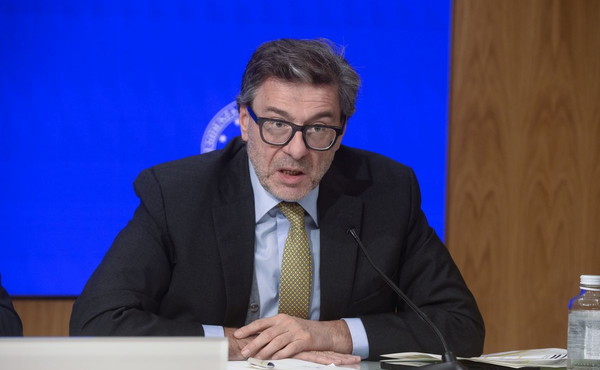 S&P conferma per l'Italia il rating e aumenta outlook, Giorgetti “Lavoro paga”